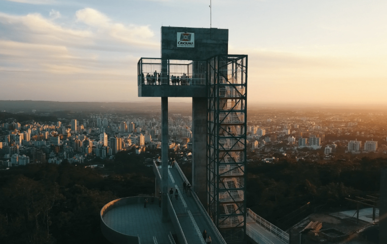 Ônibus panorâmico com passeios gratuitos será nova atração turística em Criciúma