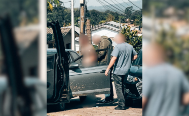 Médico foragido por violência doméstica é preso em Criciúma após descumprir medida protetiva