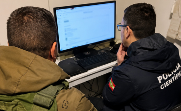 Operação contra abuso sexual infantojuvenil apreende eletrônicos em Araranguá