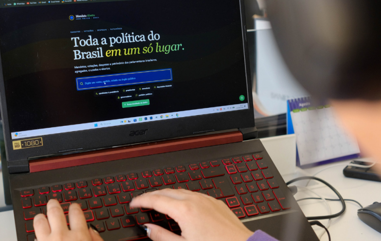 Estudantes lançam site com dados de políticos e alcançam 20 mil acessos na primeira semana