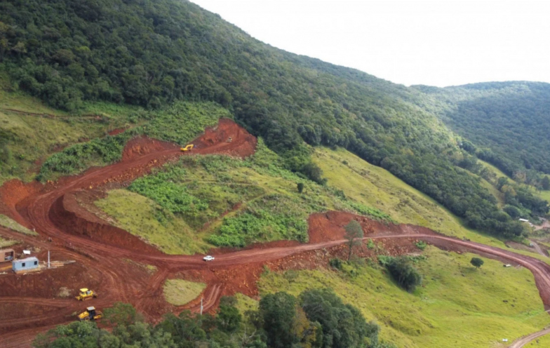 Serra do Fundo Grande ganha 4,5 km de estrada e se aproxima de nova fase da obra