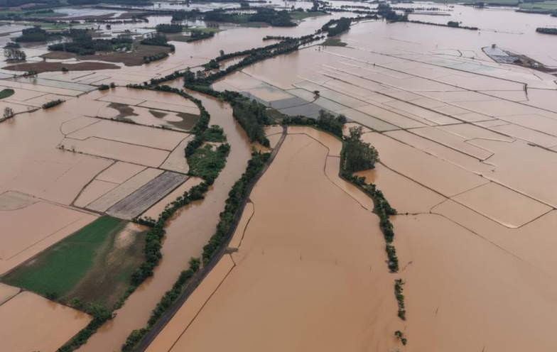 Tsunami meteorológico, resgates aéreos e Serra bloqueada: chuva afeta mais de 60 cidades em SC 