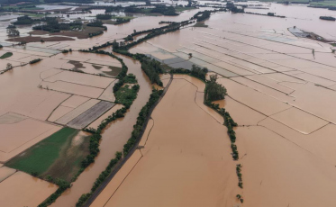 Tsunami meteorológico, resgates aéreos e Serra bloqueada: chuva afeta mais de 60 cidades em SC 