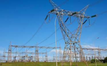 Mercado livre de energia é liberado para pequenos comércios e residências a partir de 2027