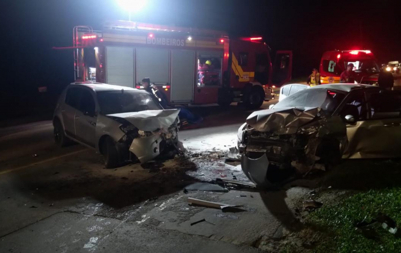 Colisão entre três carros deixa um morto e cinco feridos em Criciúma