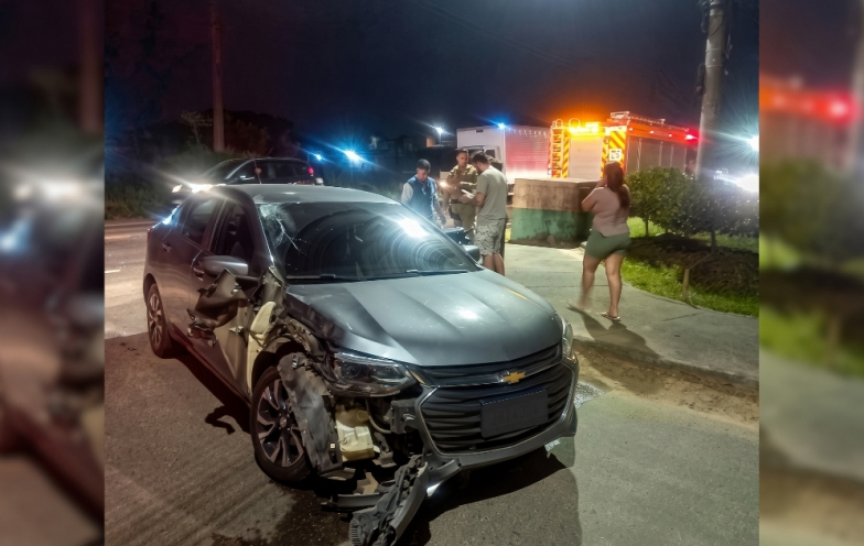 Colisão entre carro e moto deixa motociclista gravemente ferido na SC-445, em Içara