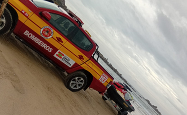 Homem morre após cair de costão na Praia do Farol, em Laguna