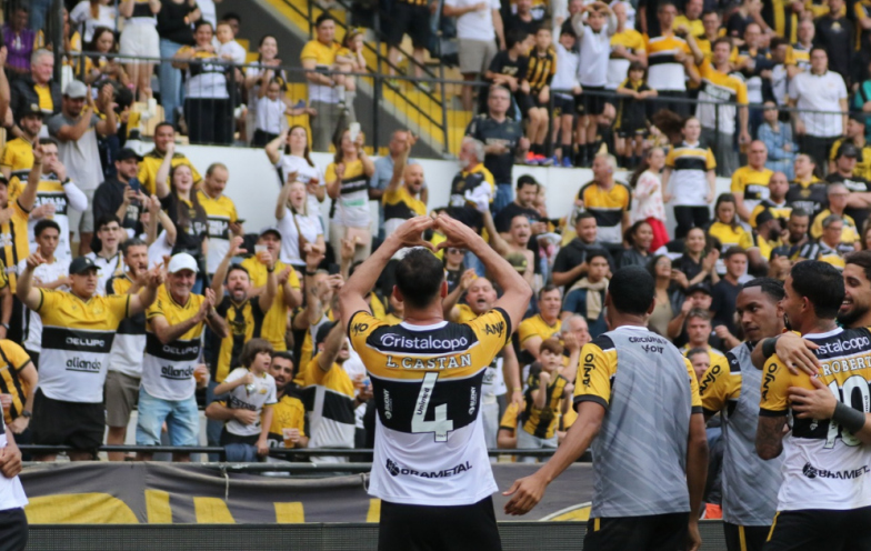 Na estreia de Louzer, Criciúma goleia o Avaí e espanta má fase na Série B