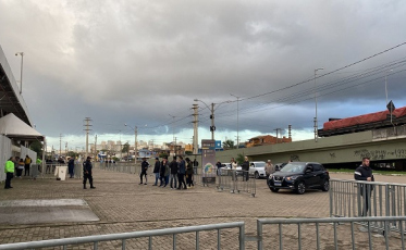 Torcedores do Tigre se reúnem na Arena do Grêmio (FOTOS E VÍDEOS)