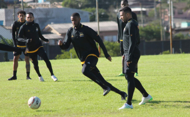 Criciúma recebe o Atlético Catarinense nesta segunda-feira