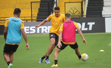 Tencati não deve promover mudanças na equipe contra o Barra