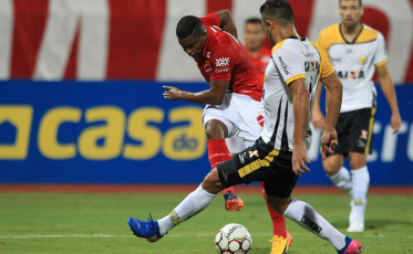 Com cinco suspensos, Criciúma recebe o Vila Nova