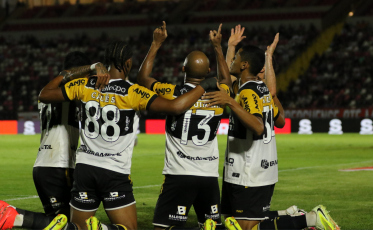 Criciúma sofre gol no último lance e fica no empate contra o Botafogo-SP