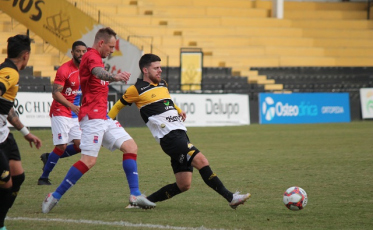 Criciúma vence o Paraná e lidera a Série C (VÍDEOS)