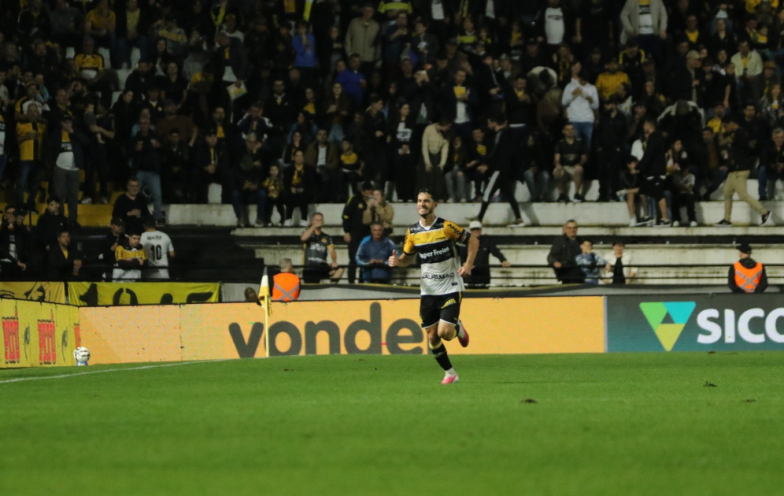 Criciúma vence a Ponte Preta e entra no G4 da Série B