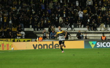 Criciúma vence Ponte Preta e entra no G4 da Série B