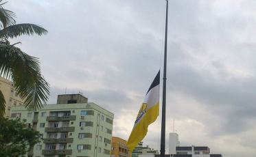 Bandeira do Criciúma segue a meio mastro