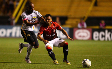 Cai a invencibilidade do Criciúma e de Mazola