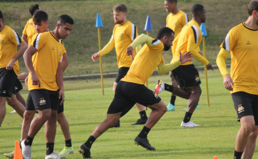Equipe do Criciúma realiza último treino antes da partida contra o Nação