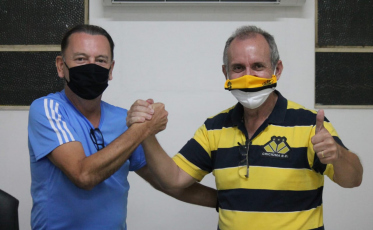 Emocionado, Anselmo Freitas visita o Majestoso e manda recado para torcedores (VÍDEO)