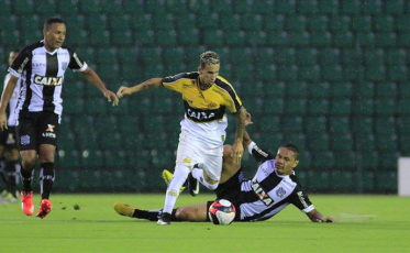 Criciúma e Figueirense fazem clássico dos opostos no Heriberto Hülse