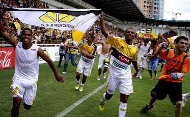 Com quantos pontos os clubes catarinenses conseguiram o acesso na Série B?