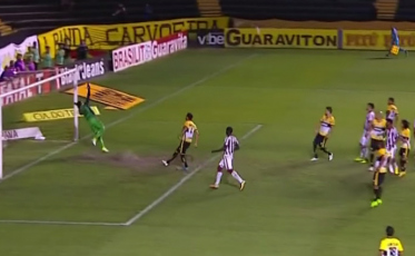 Criciúma empata com o rebaixado Náutico e garante a permanência