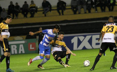 Criciúma vence e volta a respirar na Série B