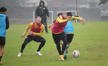 Contra o Vila Nova, Tencati tem dúvida na zaga e no ataque