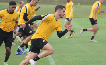 Tigre treina em dois períodos neste domingo