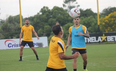 Tencati não mexe na equipe para encarar o Figueirense