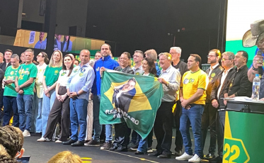 Jorginho reúne 30 prefeitos e cerca de 2,5 mil pessoas em ato de campanha em Criciúma 