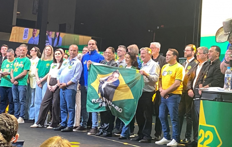 Jorginho reúne 30 prefeitos e cerca de 2,5 mil pessoas em ato de campanha em Criciúma 