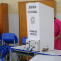 Eleitores esquecem o segundo voto para o Senado e causam filas em locais de votação