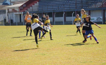 Projeto oportuniza futebol e futsal feminino em Criciúma