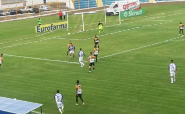 Estreia com derrota