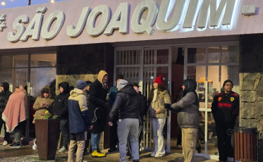 [Vídeo] Ela tá vindo! Turistas lotam São Joaquim à espera da neve