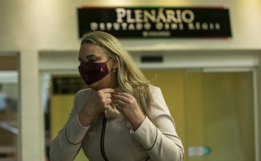 Daniela não pensa em renúncia. 