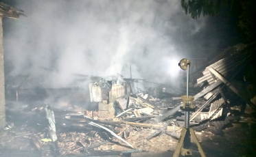 Casa pega fogo em Jacinto Machado