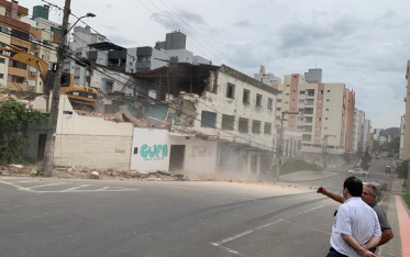 Das ruínas, nasce um novo sindicato