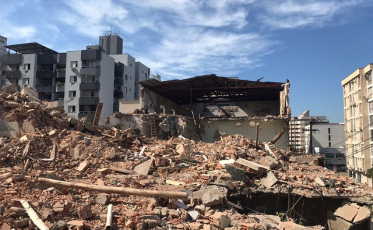 Limpeza no terreno da antiga sede do Sindicato dos Mineiros começa na terça