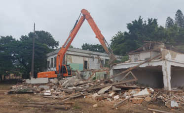 Quebra de máquina adiou fim da demolição na Próspera