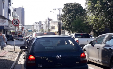 Acidente deixa trânsito lento na região central de Criciúma