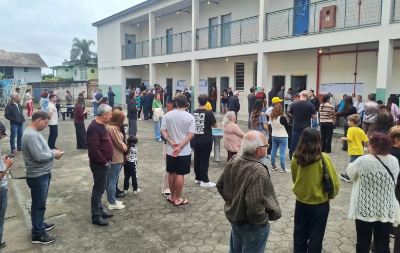 Eleições 2026 ao vivo: acompanhe votação e apuração em Santa Catarina