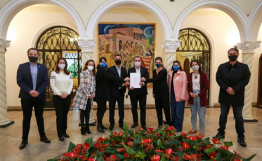 Moisés sanciona lei que inclui lactantes no grupo prioritário da vacinação contra Covid-19