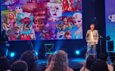 Com show de Nando Reis para convidados, rede Bistek celebra 45 anos e apresenta novidades