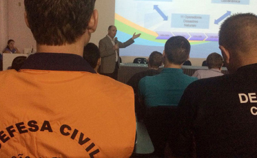 Agentes da Defesa Civil participam de seminário sobre avaliação de alertas