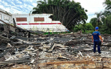 Criciúma: Telhado e parede de ginásio de esportes desabam no bairro Santa Bárbara