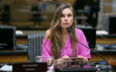 Paulinha se emociona ao falar do retorno de Moisés ao governo