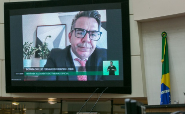 Em grupo de WhatsApp, Vampiro justifica abstenção